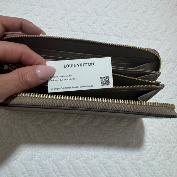 Louis Vuitton - Zippy Wallet Turtledove - M69034 - Picture 9 of 14